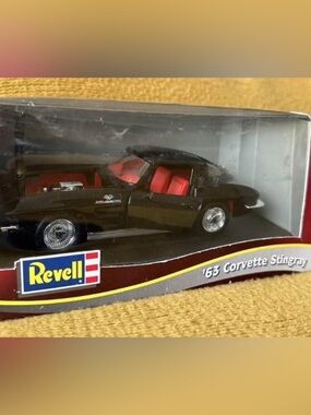 Revell '63 Corvette Stingray Die-Cast Model - Black with Red Interior